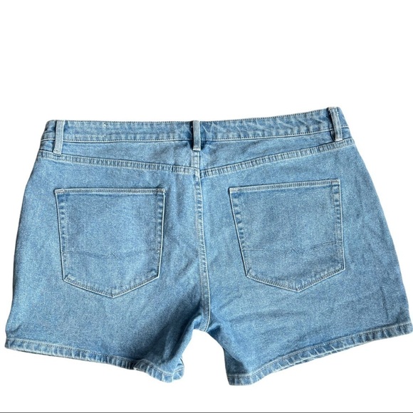 ASOS WOMEN’S PLUS DENIM SHORTS SIZE W40”‎ - Picture 2 of 10